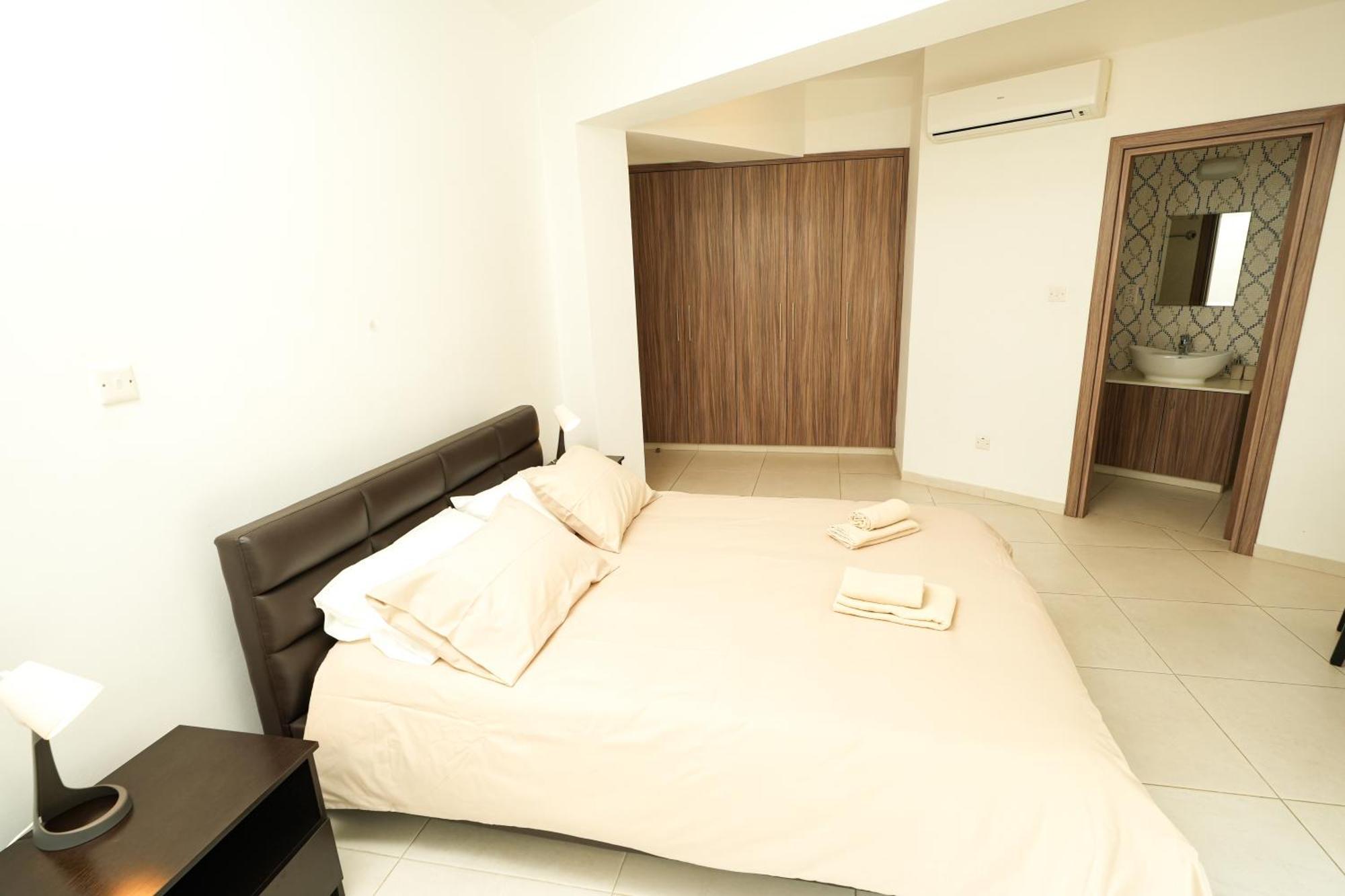 Halcyon Central Apartment Ларнака Екстер'єр фото