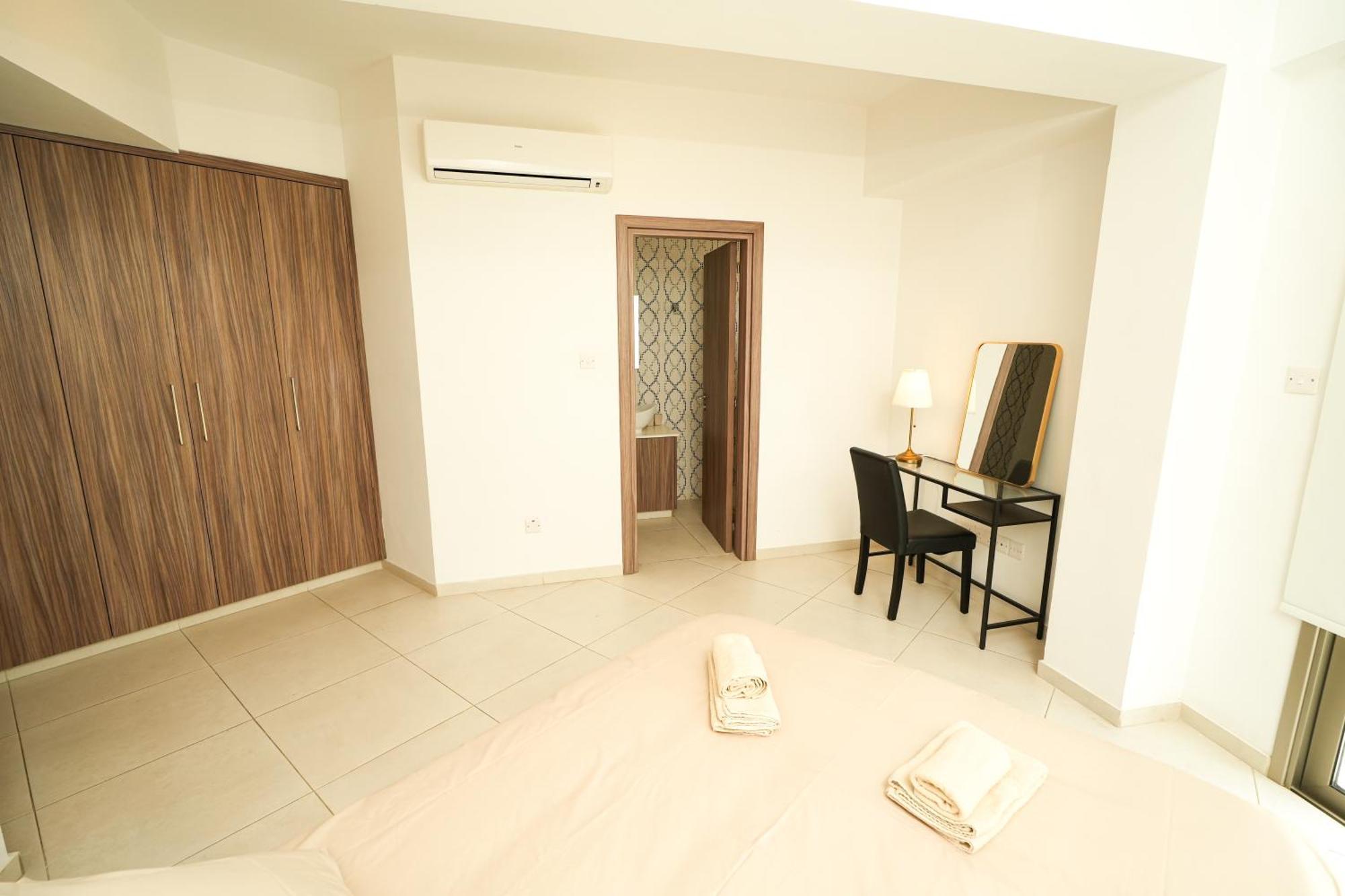 Halcyon Central Apartment Ларнака Екстер'єр фото