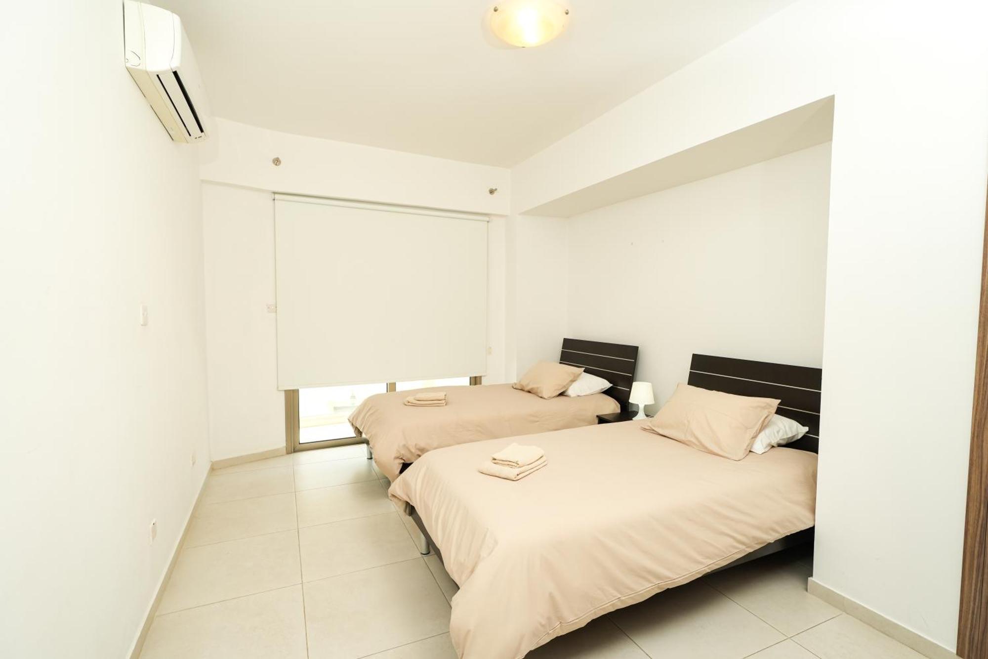 Halcyon Central Apartment Ларнака Екстер'єр фото